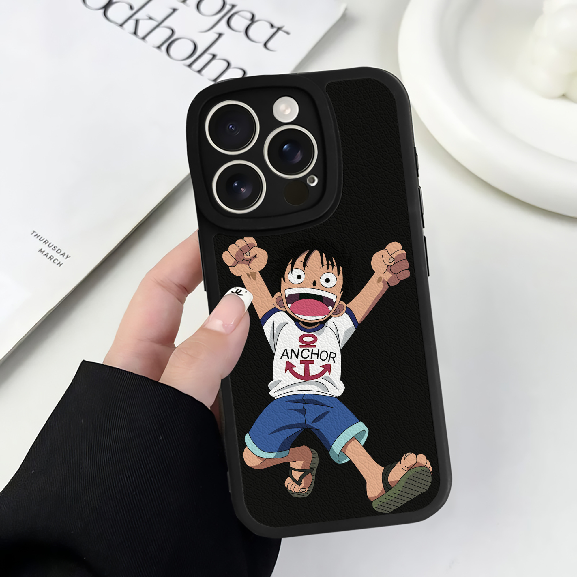 （画像用） ワンピース モンキー・D・ルフィ ONE PIECE Monkey D. Luffy 【iPhone 16シリーズ対応】シリコンスマホケース（レザー調） 材質：シリコン